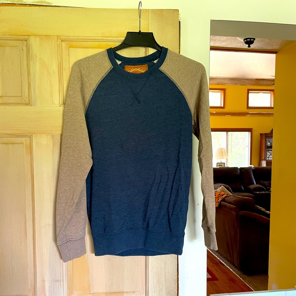 Red camel men’s sweatshirt size small